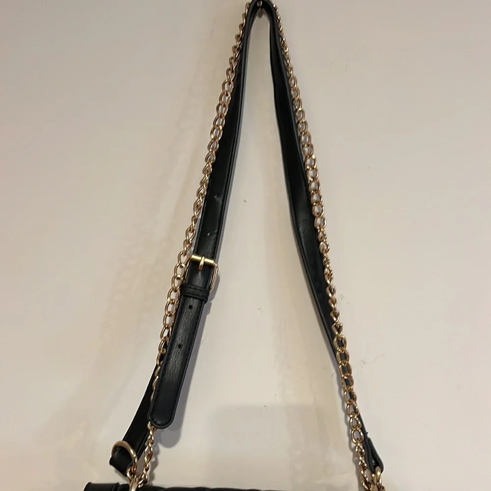 Badgley Mischka vegan medium quilted faux leather crossbody‎ bag Black & gold